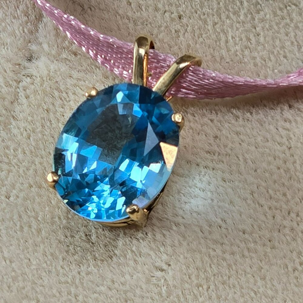14k Gold Oval London Blue Topaz Gemstone Pendant Custom Cut JJ4155